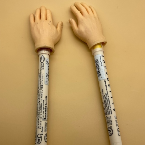Archie McPhee PAIR OF FINGER HANDS - LIGHT SKIN TONE, Preowned, For Bundles Only - Picture 4 of 5
